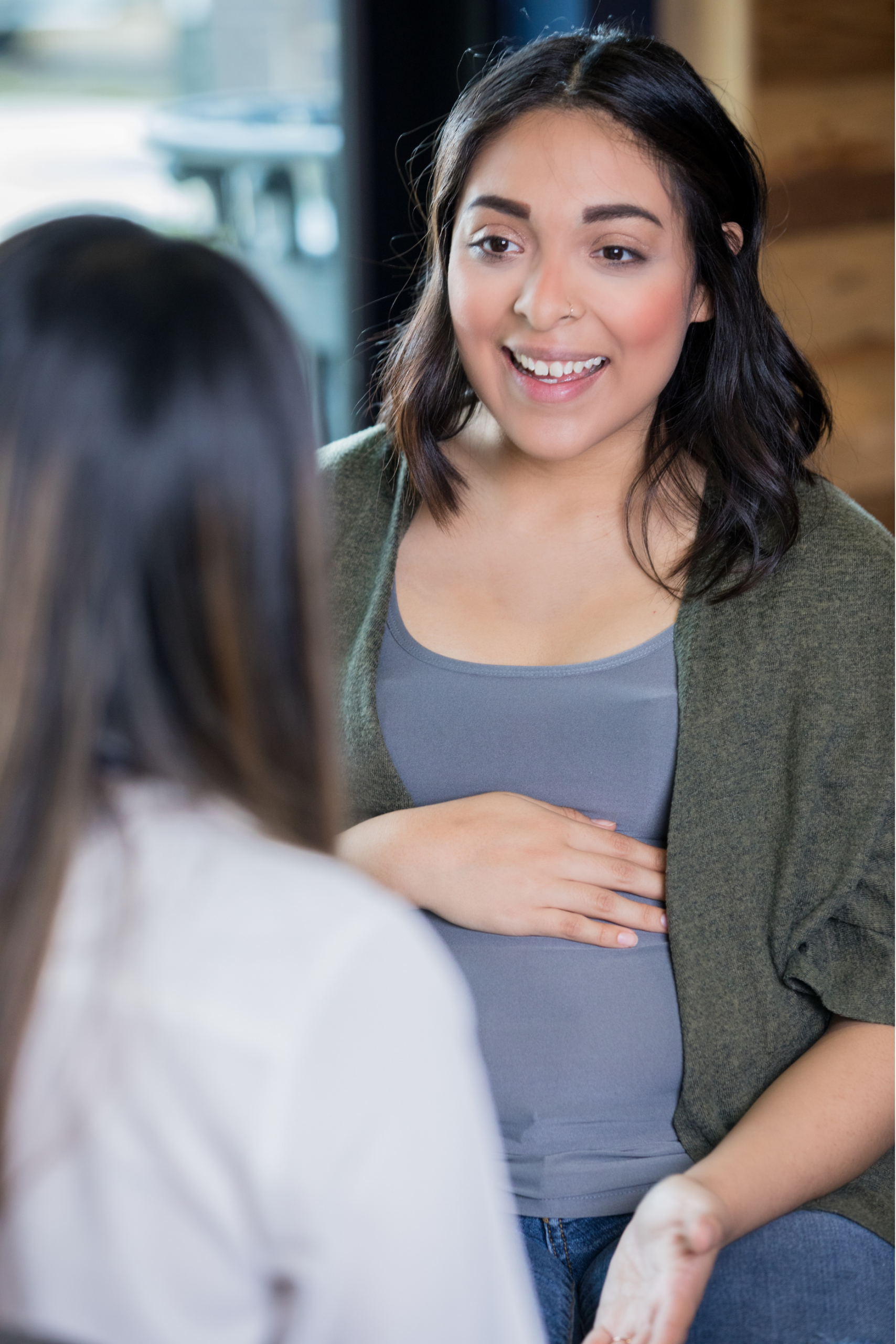 Birth doula in Portland, Oregon holding newborn